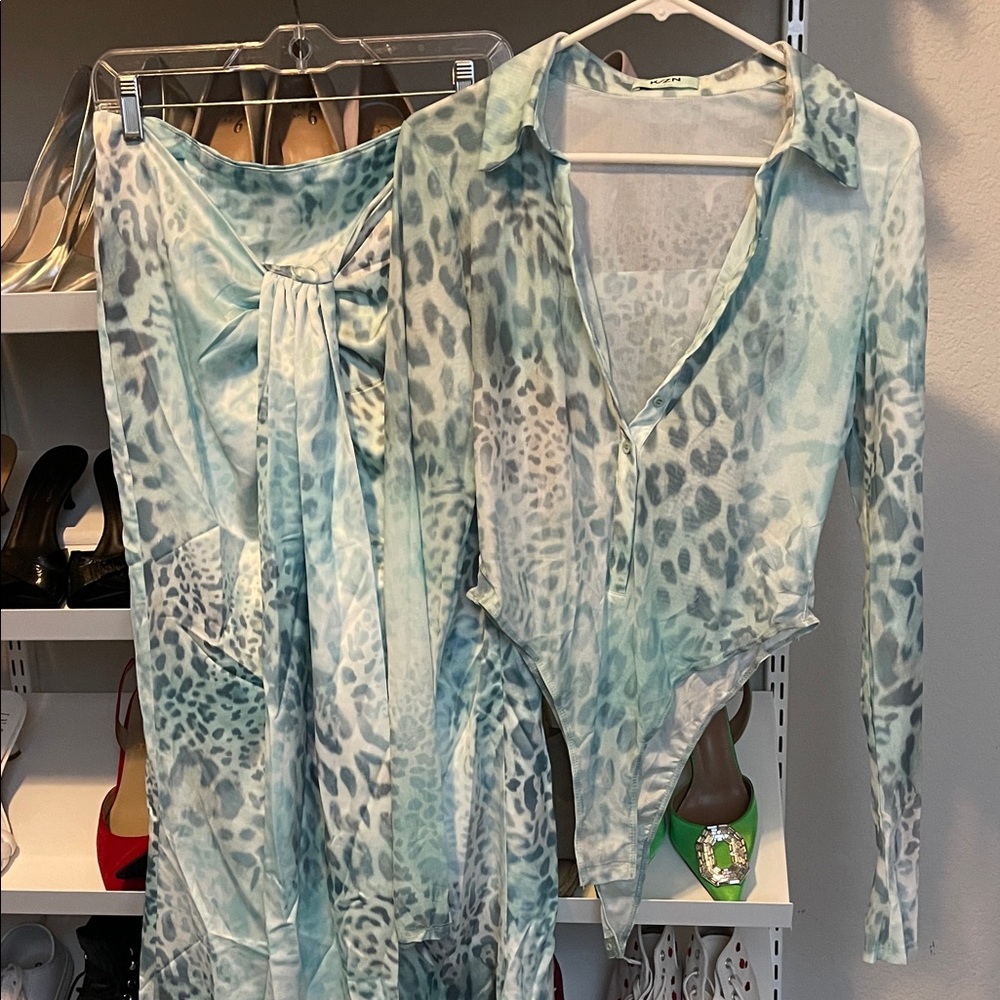 Stylish Leopard Print Bodysuit and Skirt Set